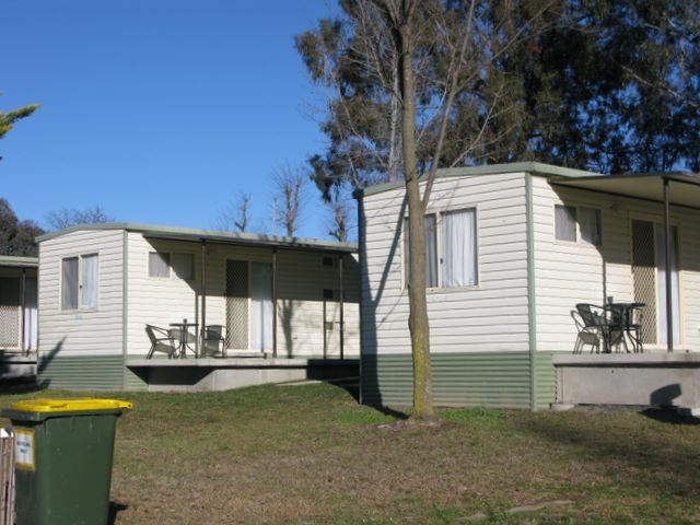 Blayney Tourist Park - Blayney: Cottage accommodation, ideal for families, couples and singles