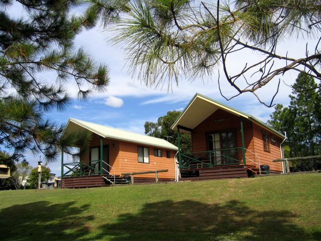 The cabins at Roadrunner Caravan Park in Lismore NSW