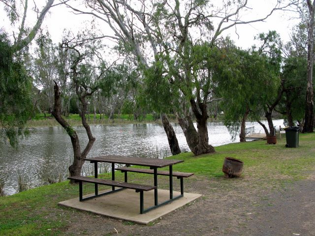 Picnic table beside the River at Bridgewater Tourist Park