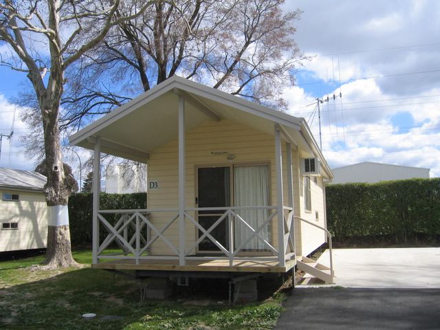 One of the cottage available for rent at Colour City Caravan Park Orange NSW