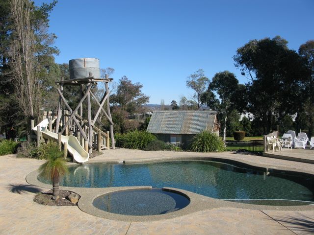 Stylish swimming pool at BIG4 Bathurst Panorama Holiday Park 