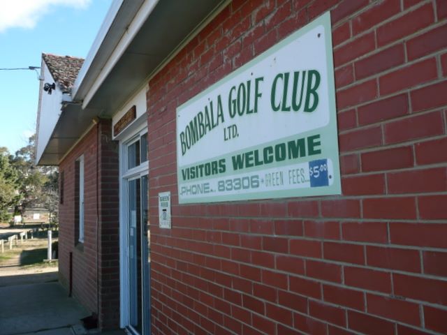 Bombala Golf Course - Bombala: Bombala Golf Club welcome sign