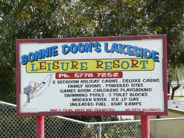 Bonnie Doon's Lakeside Leisure Resort - Bonnie Doon: Bonnie Doon's Lakeside Leisure Resort welcome sign