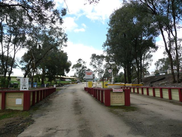 Peppin Point Holiday Park - Bonnie Doon: Secure entrance and exit