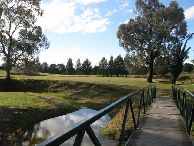Boorowa Recreation Club Golf Course - Boorowa: You will need to hot across this gully