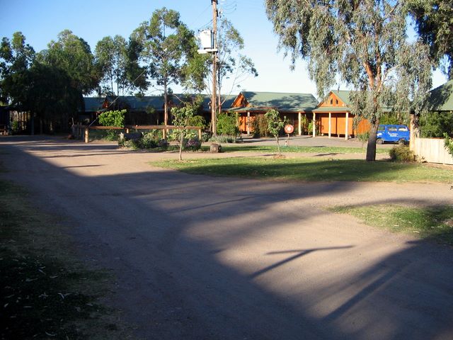 Kidman's Camp Caravan Park - Bourke: Cottage accommodation ideal for families, couples and singles
