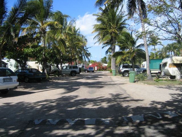 Tropical Beach Caravan Park 2005 - Bowen: Good paved roads throughout the park