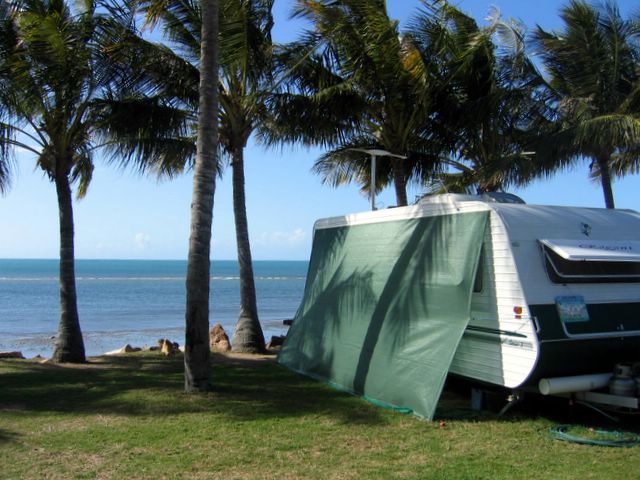 Tropical Beach Caravan Park 2005 - Bowen: Absolute beach front views