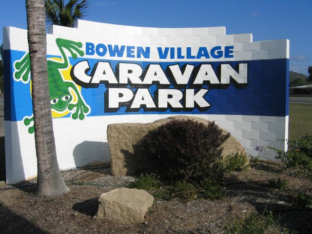 Bowen Village Caravan & Tourist Park - Bowen: Bowen Village Caravan Park welcome sign