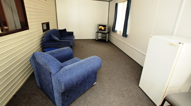 Wymah Valley Holiday Park - Bowna: Living area in leisure unit