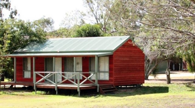 Wymah Valley Holiday Park - Bowna: Squatters Hut