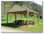 Bright Accommodation Park - Bright: Sheltered outdoor BBQ