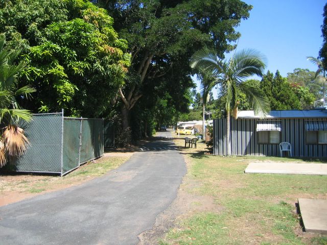 Bramble Bay Caravan Park - Clontarf: Sealed roads throughout the park