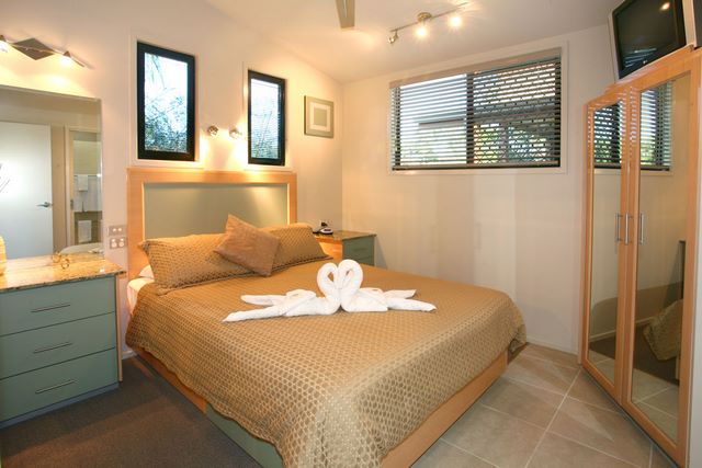 Brisbane Holiday Village - Eight Mile Plains: Modern bedroom