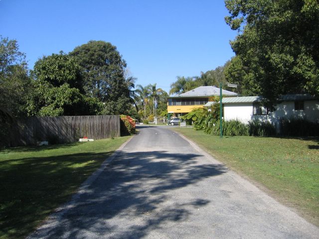 Historical Photos of Stopover Tourist Park 2006 - Broadwater: Good paved roads throughout the park