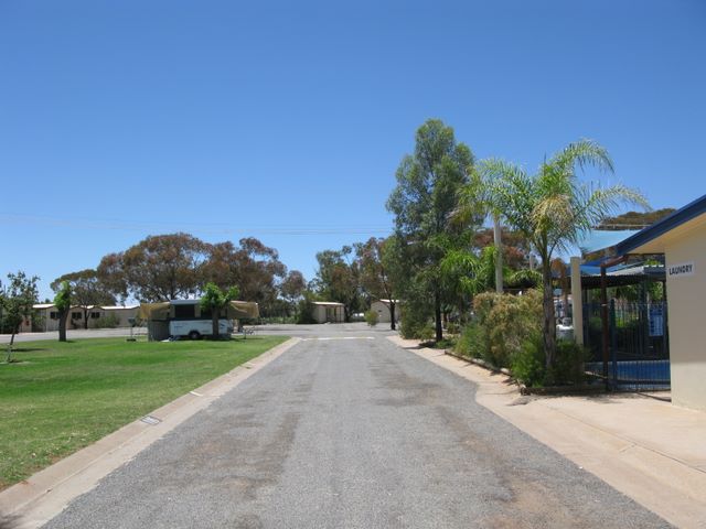 Broken Hill City Caravan Park - Broken Hill: Good paved roads throughout the park