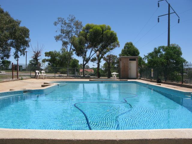 Lake View Broken Hill Caravan Park - Broken Hill: Swimming pool