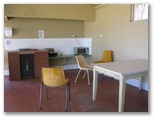 Lake View Broken Hill Caravan Park - Broken Hill: Interior of camp kitchen