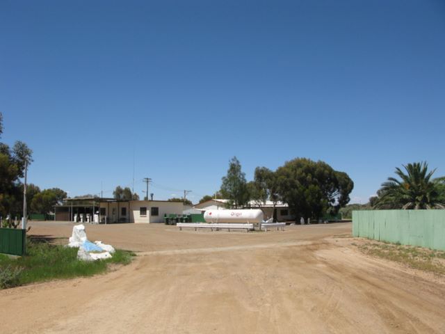 Silverland Caravan Park - Broken Hill: Entrance to the Caravan Park