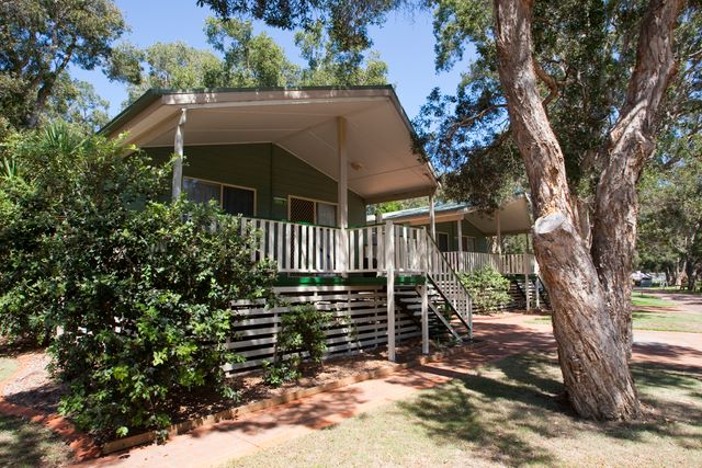 Budgewoi Holiday Park - Budgewoi: Cottage accommodation, ideal for families, couples and singles