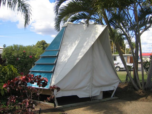 Finemore Holiday Park - Bundaberg: Tents with structure