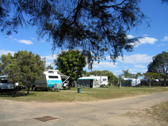 Glenlodge Caravan Village - Bundaberg: Powered sites for caravans