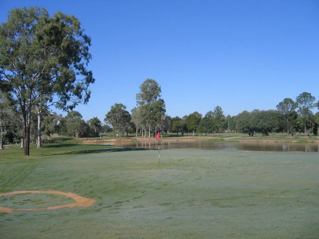 Bundaberg Golf Club - Bundaberg: Green Hole 2