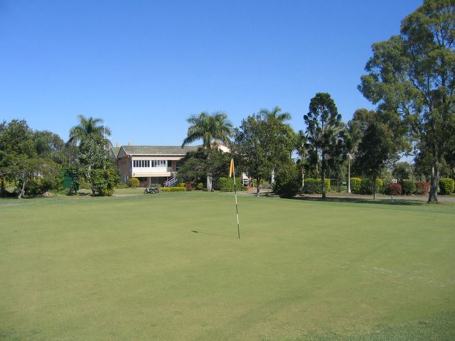 Bundaberg Golf Club - Bundaberg: Green on Hole 9 with Club House in the background
