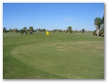 Oakwood Park Golf Course - Bundaberg: Green on Hole 1