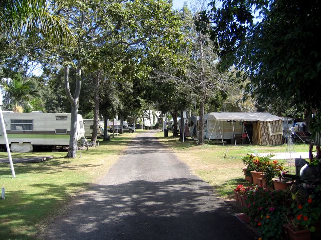 Riverdale Caravan Park - Bundaberg: Good paved roads throughout the park