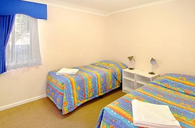 BIG4 Beachlands Holiday Park - Busselton: Second bedroom in cottage