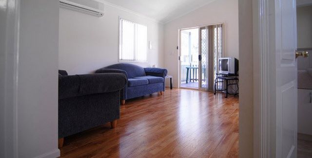 Peppermint Park Eco Village and Holiday Park - Busselton: Lounge room in two bedroom cottage