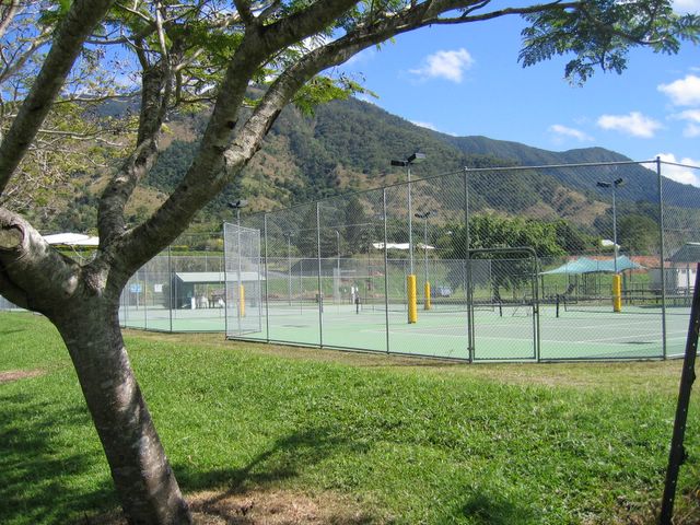 BIG4 Cairns Crystal Cascades Holiday Park - Cairns: Tennis courts nearby