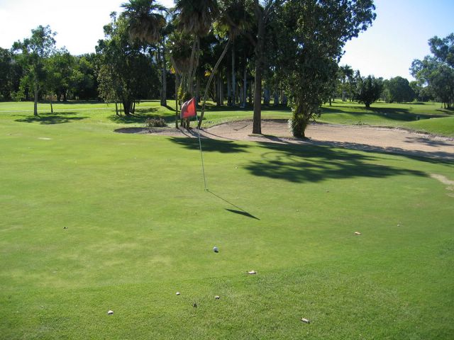 Cairns Golf Course - Cairns: Green on Hole 6