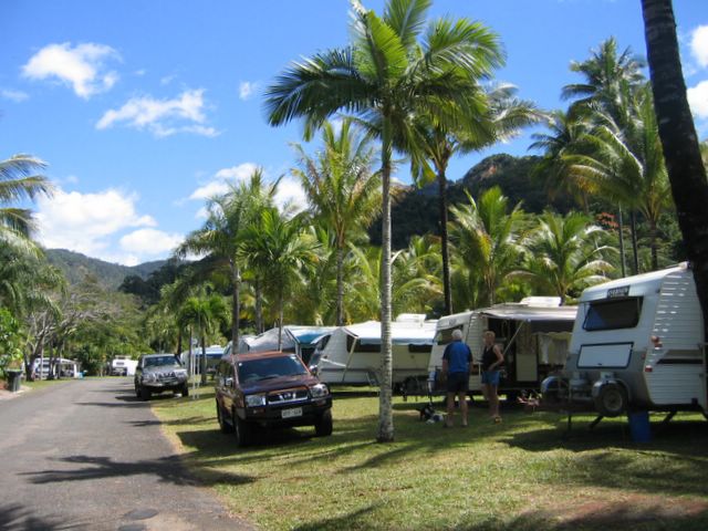 Lake Placid Tourist Park - Cairns: Powered sites for caravans