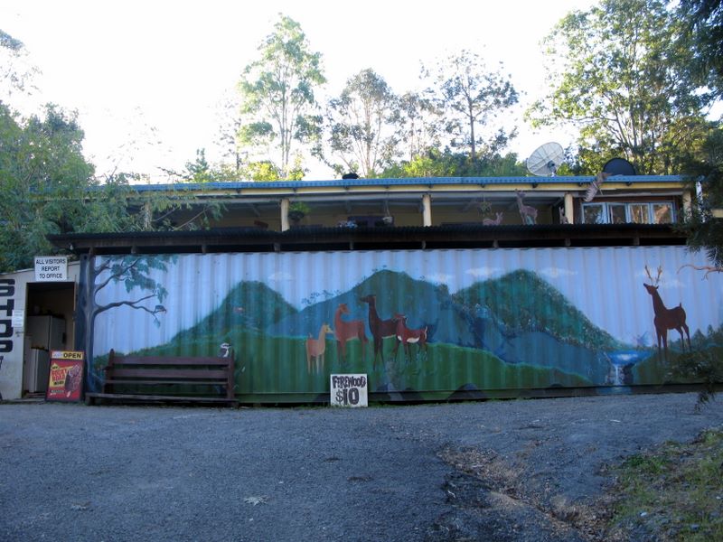 Cambroon Caravan and Camping Park - Cambroon: Mural on office
