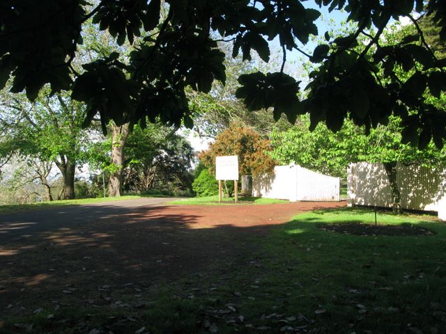 Lakes and Craters Holiday Park - Camperdown: Entrance to Botanic Gardens at the end of the Caravan Park