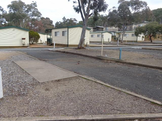 Alivio Tourist Park - O'Connor: All drive through sites for caravans and motor homes. Not big enough for 5th wheelers