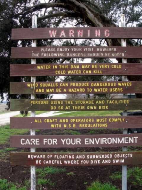 Carcoar Dam Camping Grounds - Carcoar: Welcome and warning sign