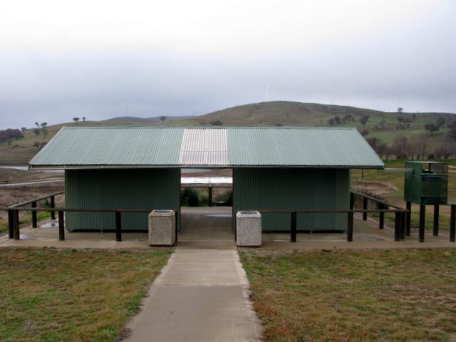 Carcoar Dam Camping Grounds - Carcoar: Viewing area picnic area