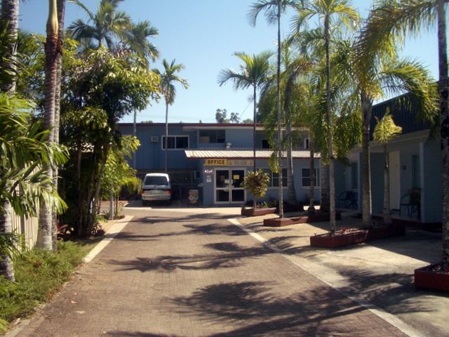 Kookaburra Holiday Park - Cardwell,: Reception, office and motel