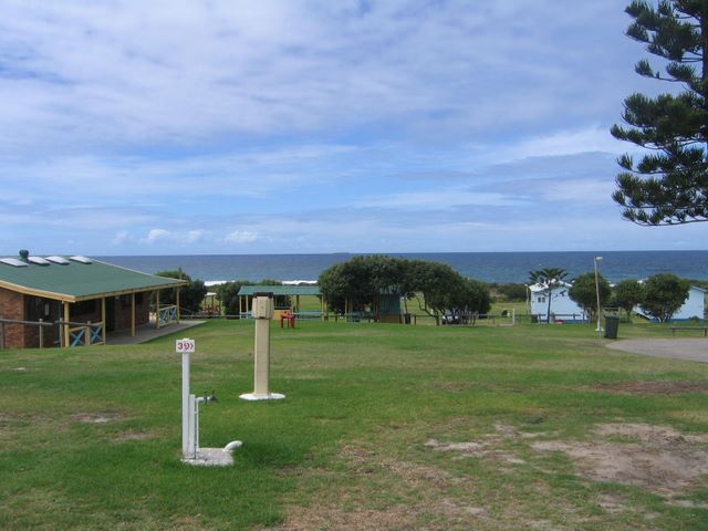 Breakers Holiday Park - Caves Beach: Powered sites for caravans with ocean views