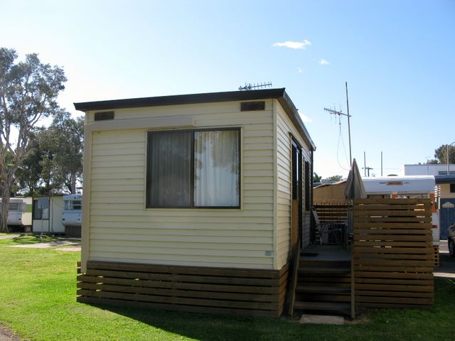 Lakeview Tourist Park - Long Jetty: Cottage accommodation, ideal for families, couples and singles