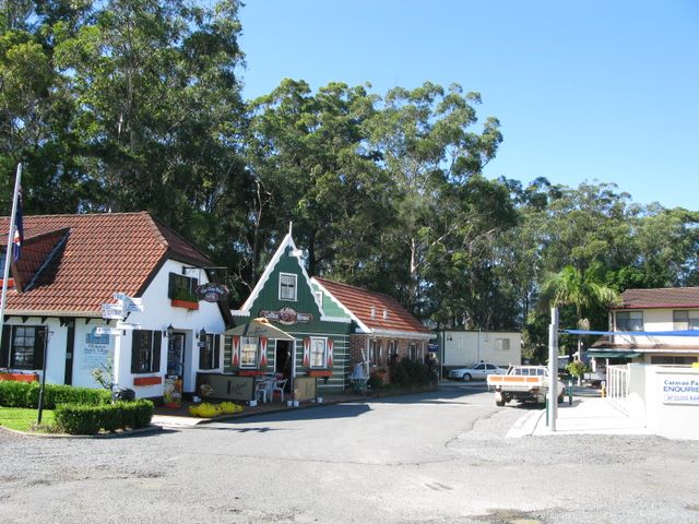 The Clog Barn Holiday Park - Coffs Harbour: Entrance to the Clog Barn Holiday Park