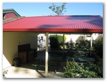 The Clog Barn Holiday Park - Coffs Harbour: Camp kitchen and BBQ area