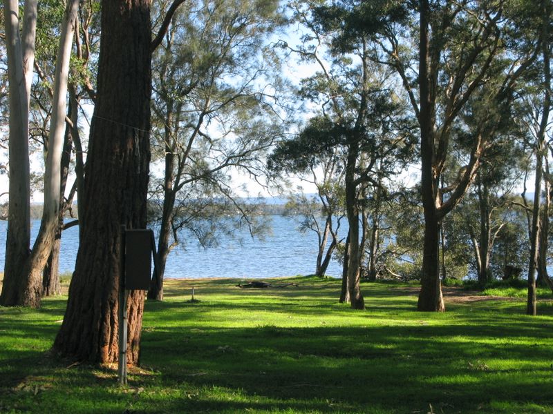 Macquarie Lakeside Village - Chain Valley Bay North: Powered sites for caravans with lake views