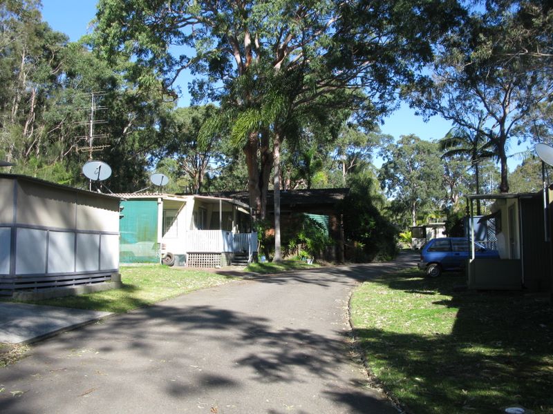 Macquarie Lakeside Village - Chain Valley Bay North: Good paved roads throughout the park