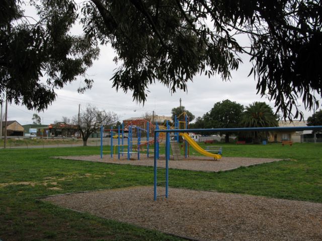 Gordon Park Caravan Park - Charlton: Playground for children adjacent to the park.