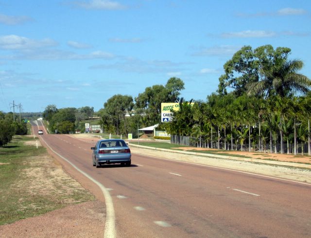 Aussie Outback Oasis Cabin & Van Village - Charters Towers: View of the park from the main road