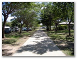 Aussie Outback Oasis Cabin & Van Village - Charters Towers: Good paved roads throughout the park